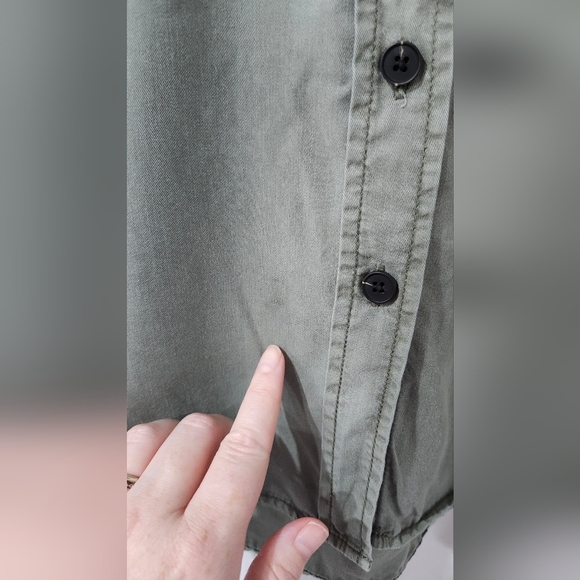 Universal Thread Womens Button Front Top Size S Military Green Pockets Roll Tab - Picture 4 of 10
